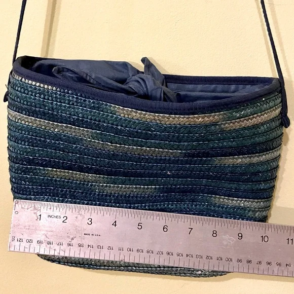 [SOLD] Vintage Holt Renfrew straw purse with waxed canvas - Picture 8 of 12